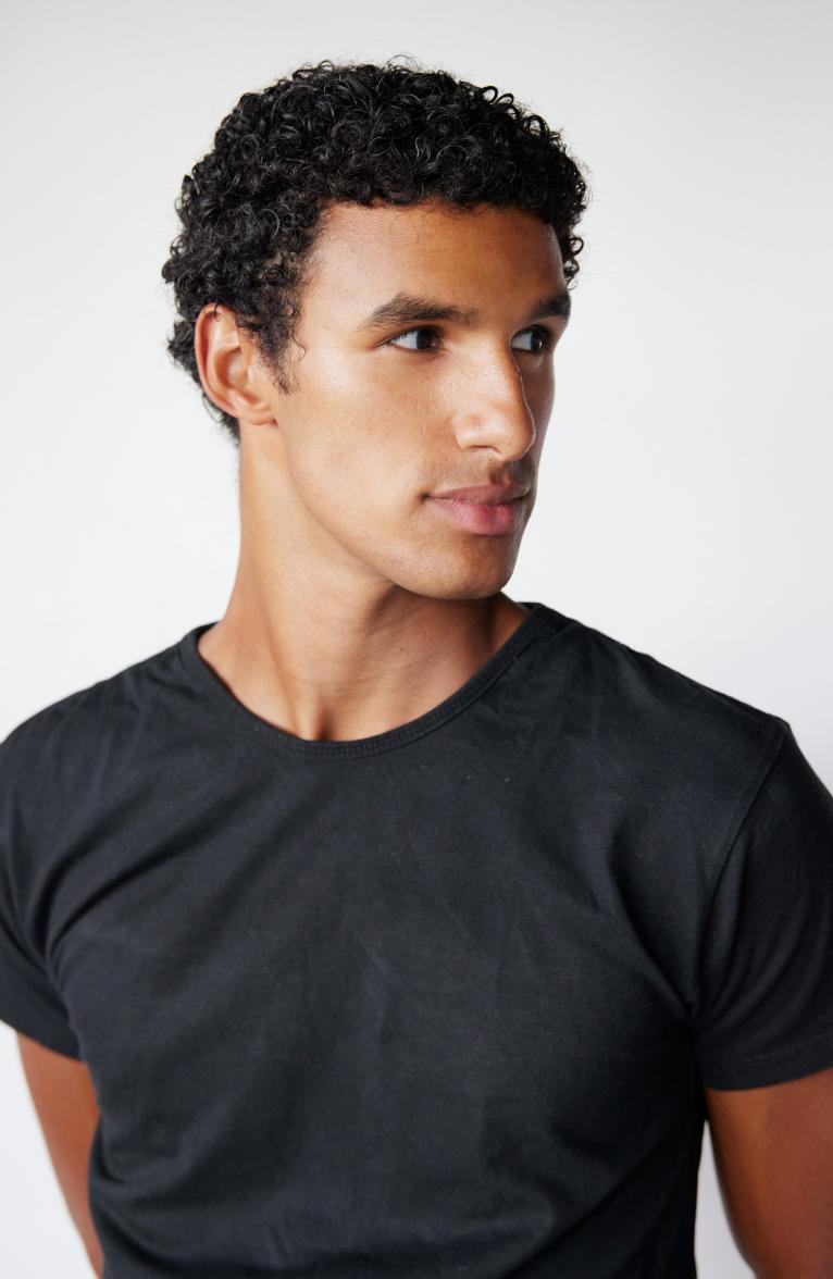 model-Yonis.-3957